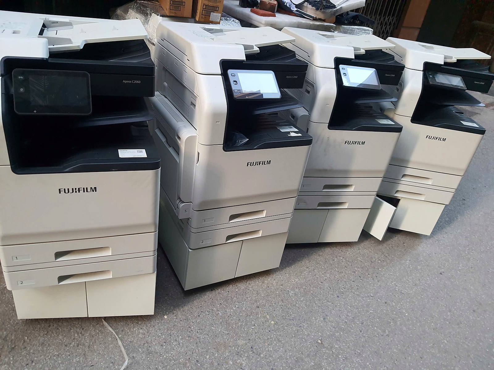 Máy photocopy được vệ sinh, kiểm tra trước khi giao khách