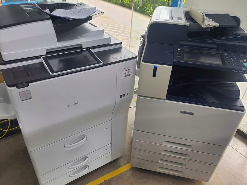 Máy photocopy Ricoh MP 7503 cạnh Fuji Xerox DocuCentre-VI