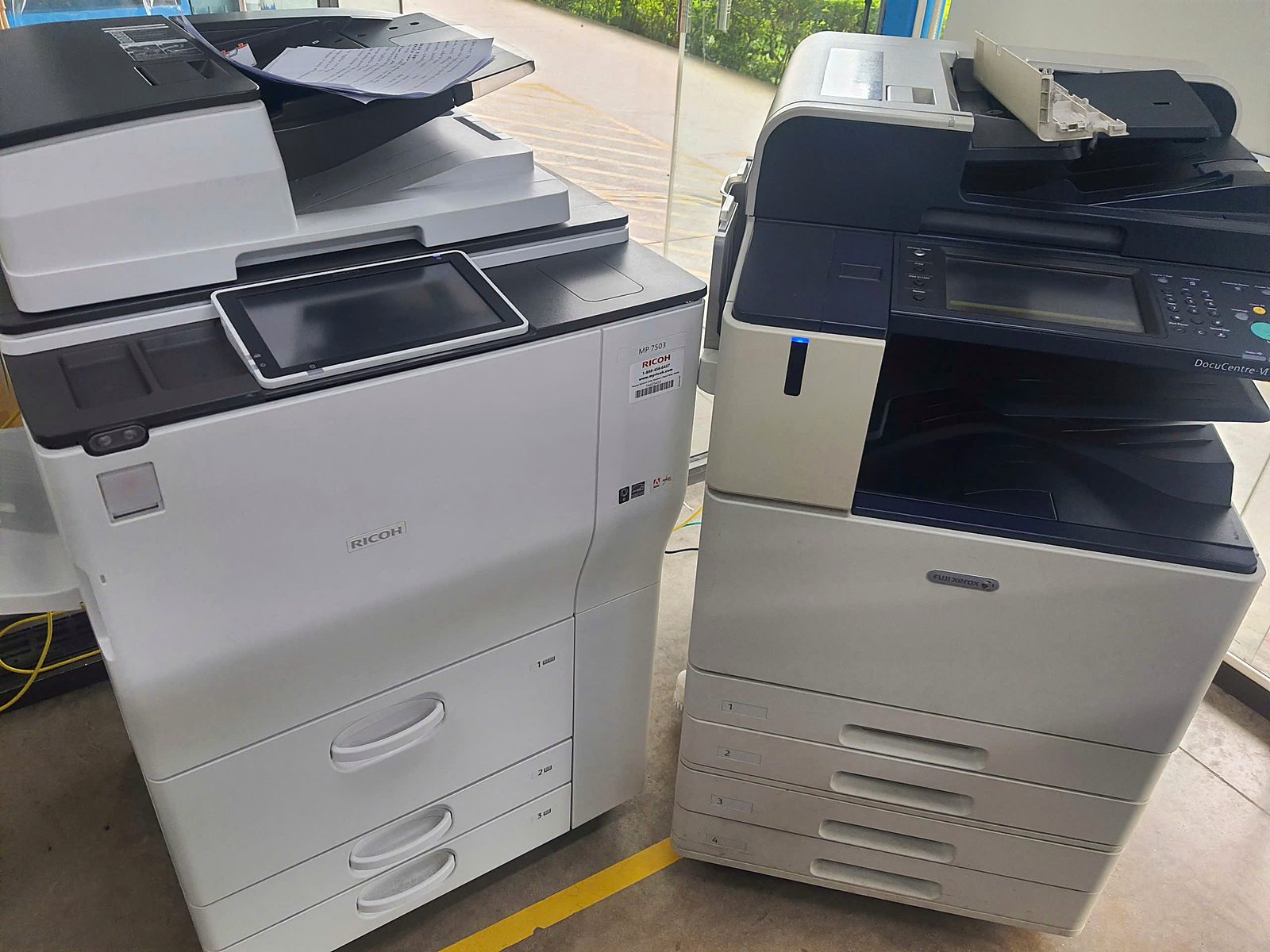 Máy photocopy Ricoh MP 7503 cạnh Fuji Xerox DocuCentre-VI